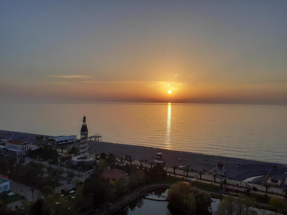Only Front Sea View, No Side View, Wonderful Panorama, High Floor, Location Guarantee Aparthotel Batumi Eksteriør bilde