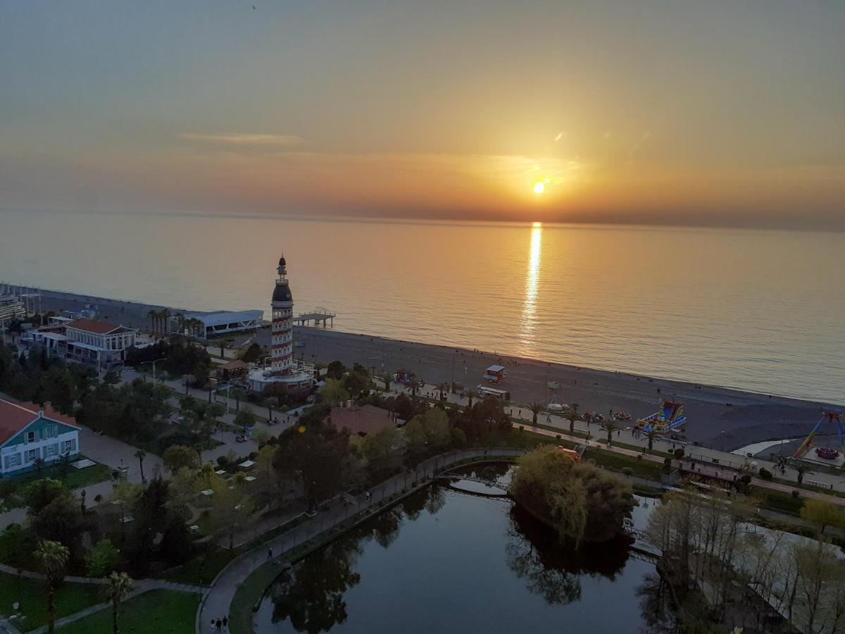 Only Front Sea View, No Side View, Wonderful Panorama, High Floor, Location Guarantee Aparthotel Batumi Eksteriør bilde