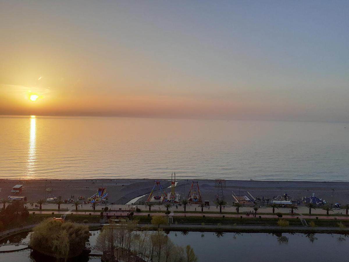 Only Front Sea View, No Side View, Wonderful Panorama, High Floor, Location Guarantee Aparthotel Batumi Eksteriør bilde