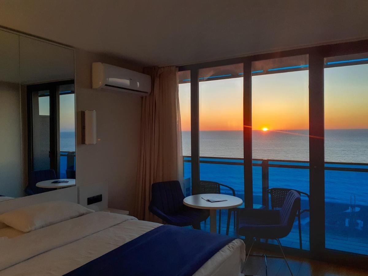Only Front Sea View, No Side View, Wonderful Panorama, High Floor, Location Guarantee Aparthotel Batumi Eksteriør bilde